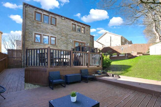 4 bed Detached for sale Image 7