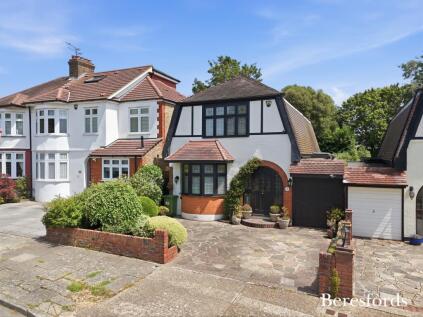 Hall Park Road, Upminster, RM14