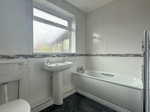 BATHROOM/WC