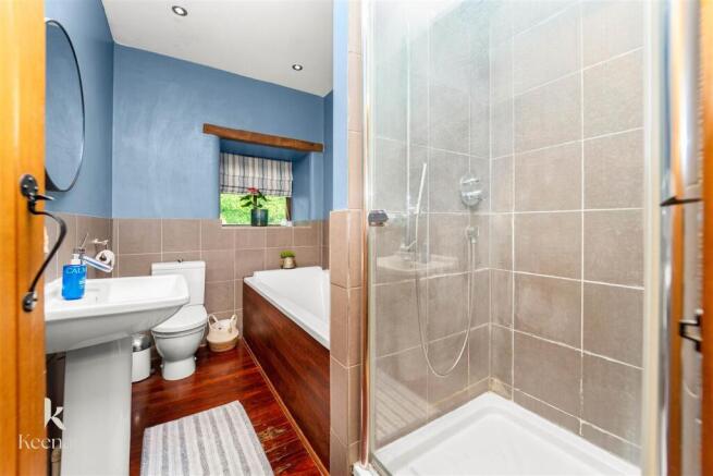 4 bed Detached for sale Image 6