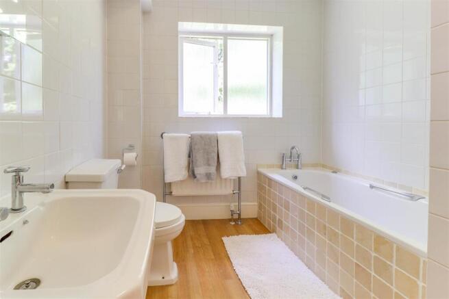 Bathroom 1.2.jpg