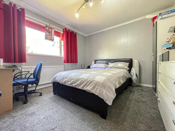 11 Rothesay Mead - Bed 1
