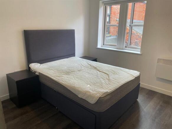 6 bed Flat to rent Image 5