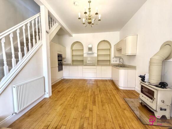 4 bed Barn Conversion to rent Image 2