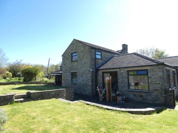 5 bed Detached for sale Image 10