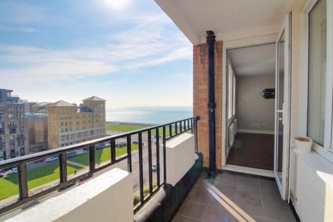 Large sociable balcony with direct sea views