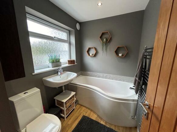 GROUND FLOOR BATHROOM