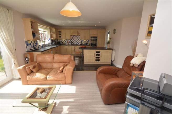KITCHEN/FAMILY ROOM