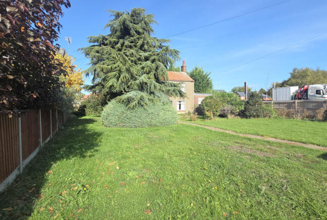 2-bed detached on Roman Road, Moulton Chapel, Spalding, Lincolnshire, PE12 0XQ, £125,000