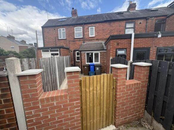 2 bed Terraced to rent Image 4