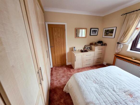 Bedroom 2a.jpg