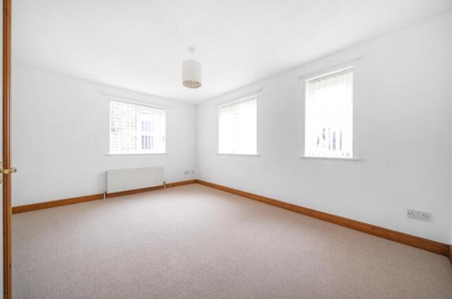 3 bed Town House to rent Image 5