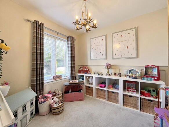 4 bed Detached for sale Image 5