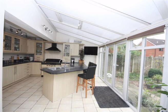 Kitchen/Conservatory