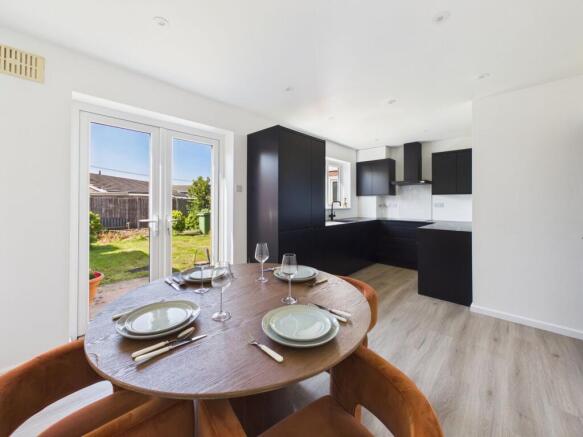 9 Hawkstone Avenue, Newport photo 4
