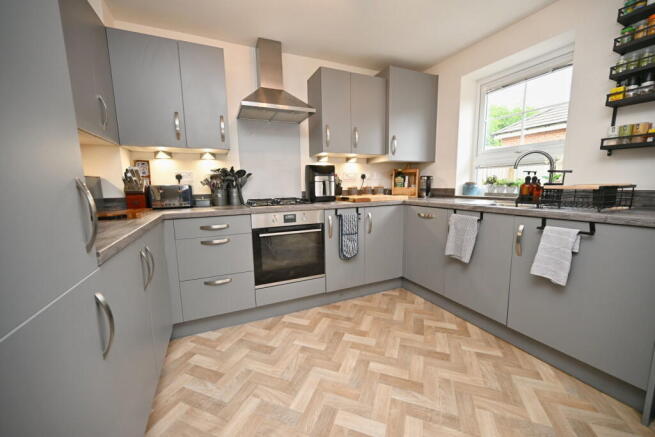3 bed Semi-Detached for sale Image 6