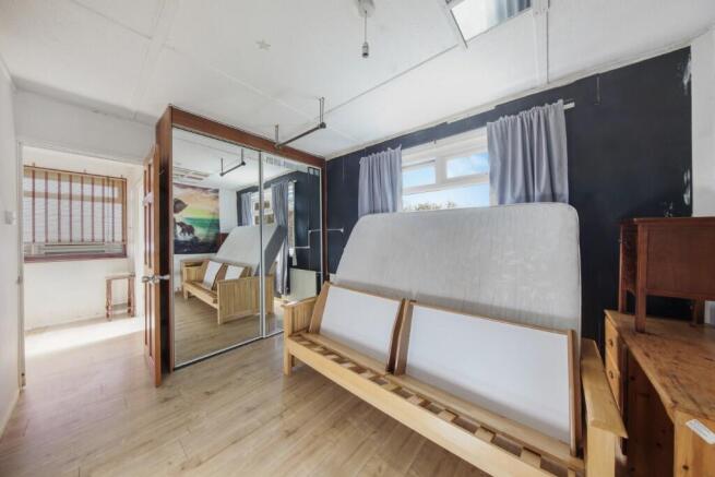 Gosforth Lane, Watford, Hertfordshire, WD19 photo 4