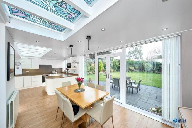 Kitchen / Dining Area
