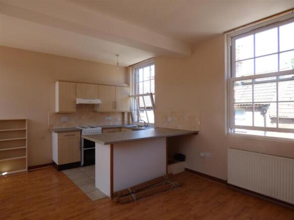 2 bed End of Terrace to rent Image 4