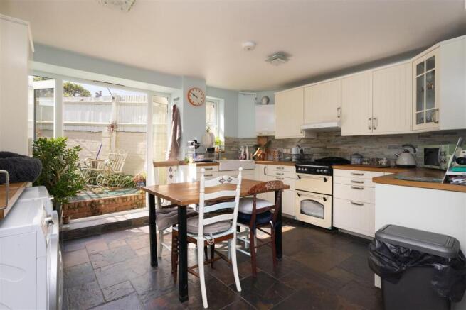 Open plan kitchen/diner