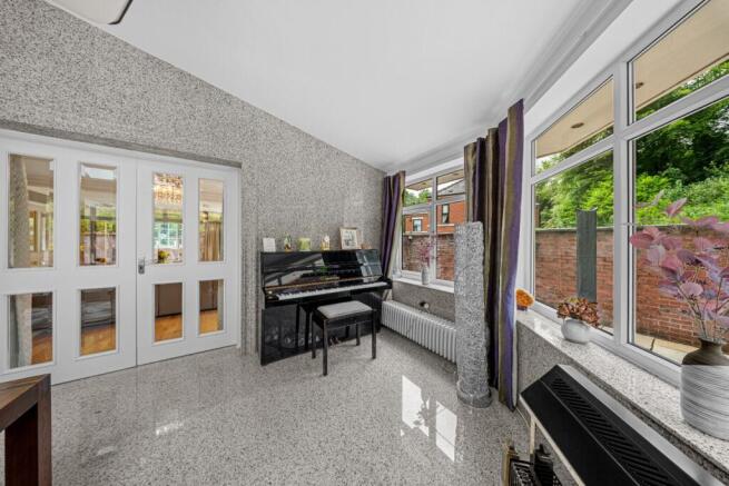 6 bed Detached for sale Image 12