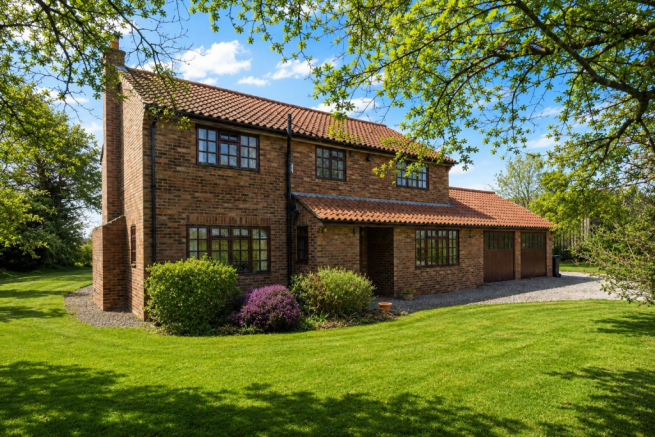 3 bed Detached for sale Image 10