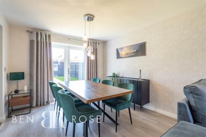 Lounge/Dining Room
