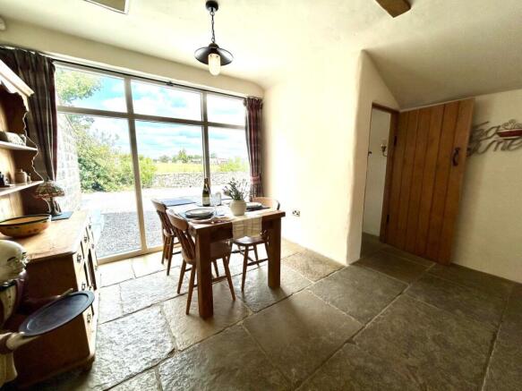 3 bed Semi-Detached for sale Image 8