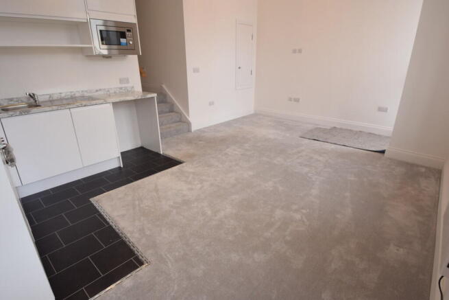 2 bed Apartment to rent Image 4