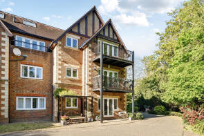 Flat 4, 5 Caenshill House, Chaucer Avenue, Weybridge KT13 0PB