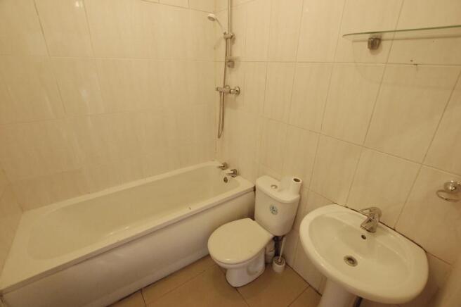 3 bed Flat to rent Image 4