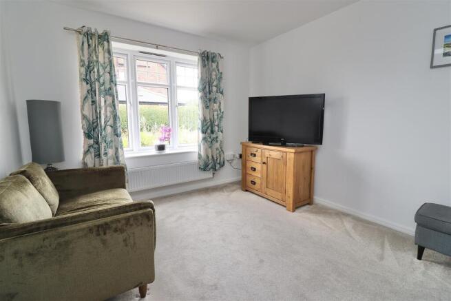 3 bed Semi-Detached for sale Image 4