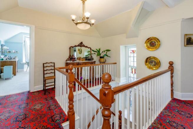FIRST FLOOR LANDING