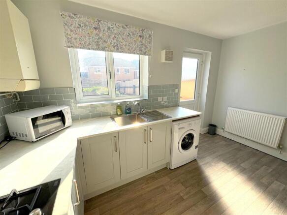 Kitchen f.jpg