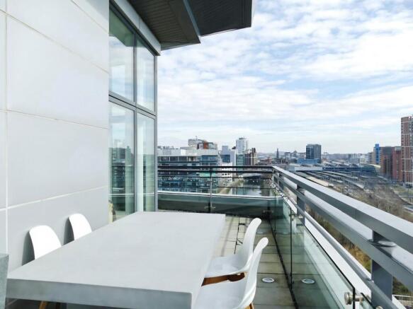 2 bed Flat to rent Image 11