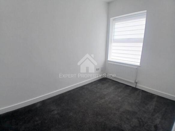 2 bed Terraced to rent Image 6