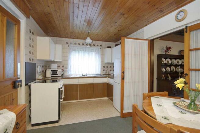 KITCHEN /