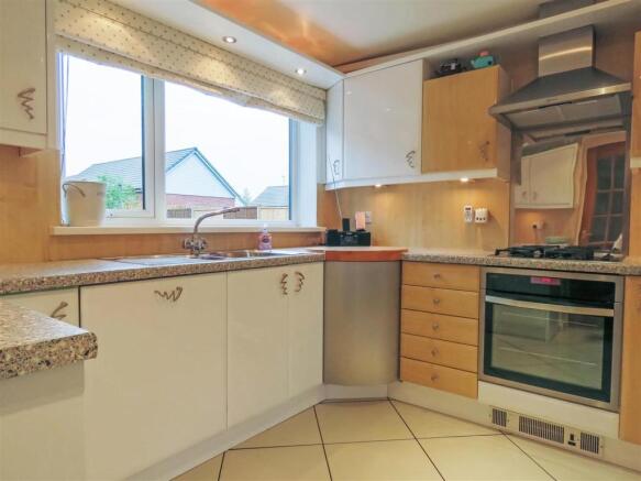 Kitchen 2.JPG