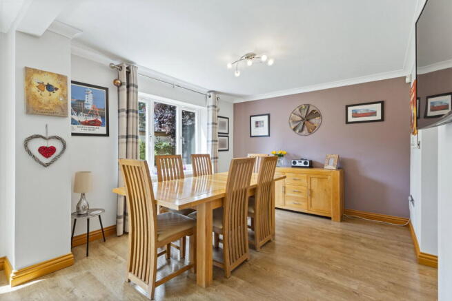 4 bed Detached for sale Image 9