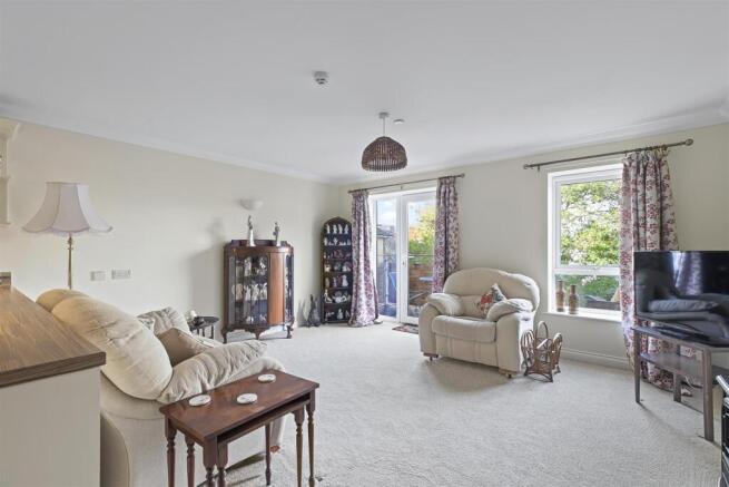 2 bed Apartment for sale Image 5