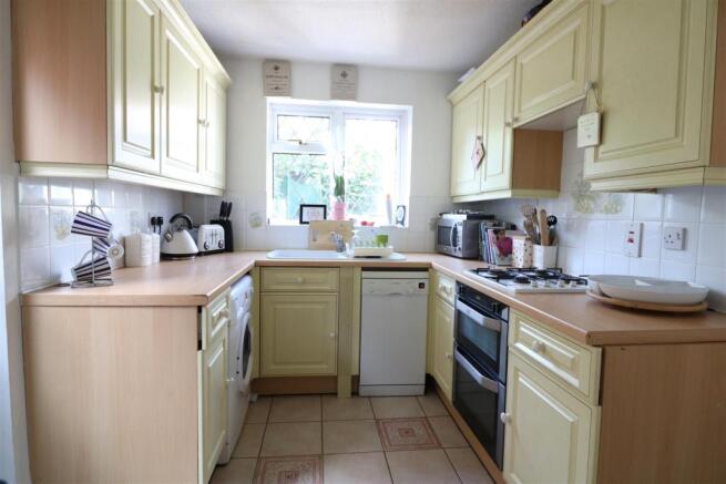 KITCHEN 3.JPG