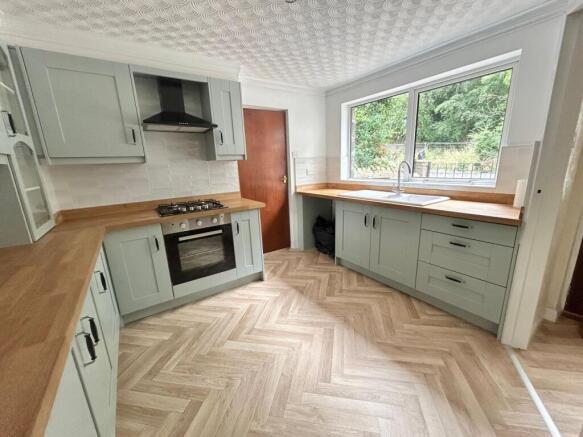 4 bed Detached Bungalow for sale Image 7