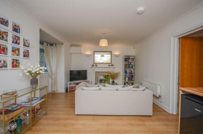 Lounge area pic 2.jpg