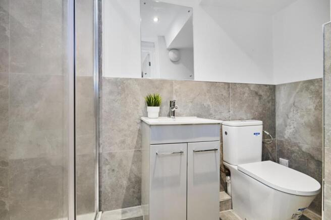 6 bed House to rent Image 10