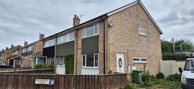 4 bed Semi-Detached for sale Image 2