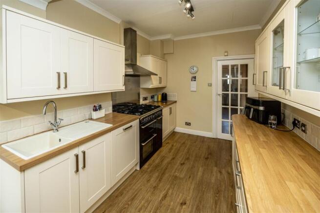 3 bed House for sale Image 6