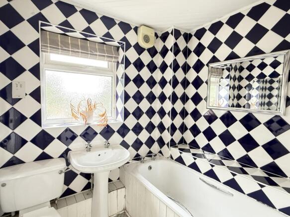 4 bed Detached for sale Image 7