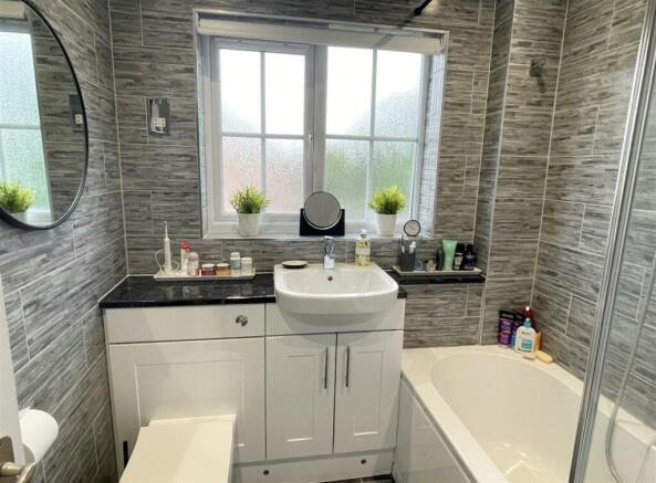 Bathroom 1.JPG