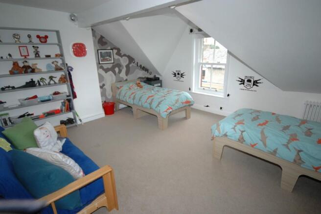 BEDROOM 4