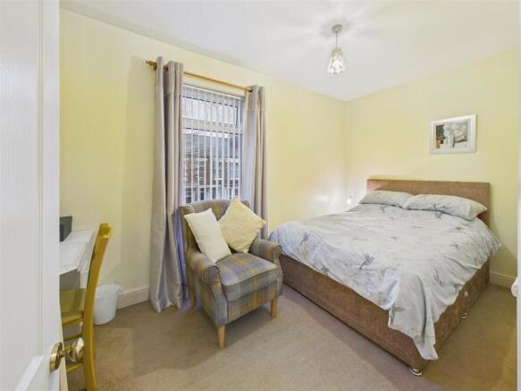 3 bed Terraced for sale Image 11